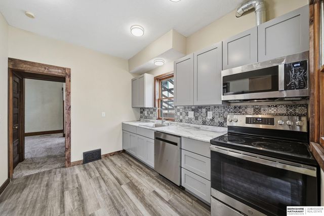 1430 S 10th Street, Lincoln, NE 68502