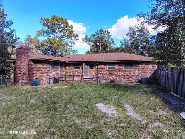 677 LAKE ASBURY Drive, Green Cove Springs, FL 32043