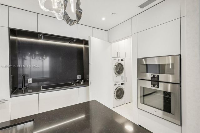 300 Biscayne Boulevard Way 3305W, Miami, FL 33131