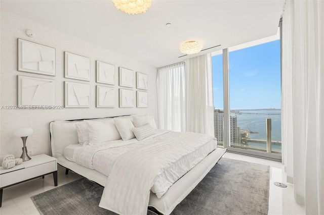 300 Biscayne Boulevard Way 3305W, Miami, FL 33131