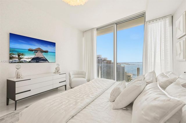 300 Biscayne Boulevard Way 3305W, Miami, FL 33131