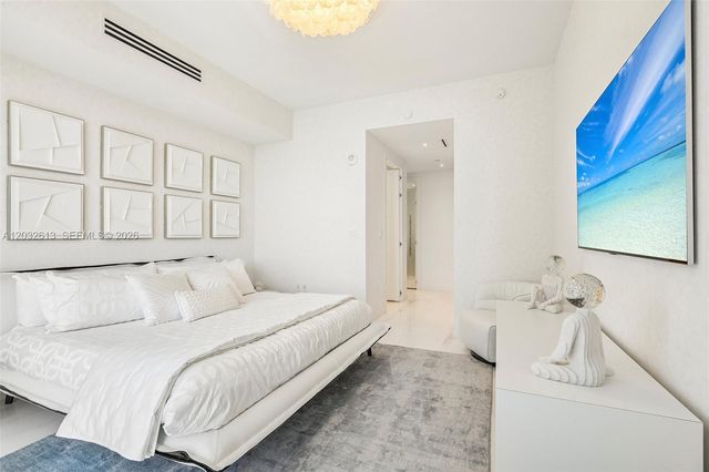300 Biscayne Boulevard Way 3305W, Miami, FL 33131