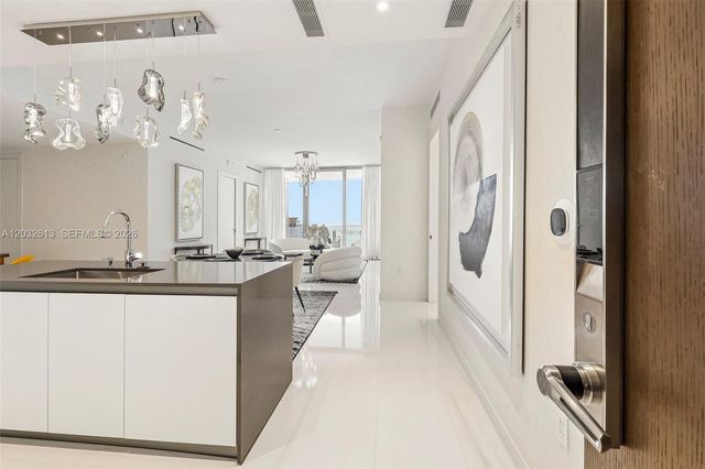 300 Biscayne Boulevard Way 3305W, Miami, FL 33131
