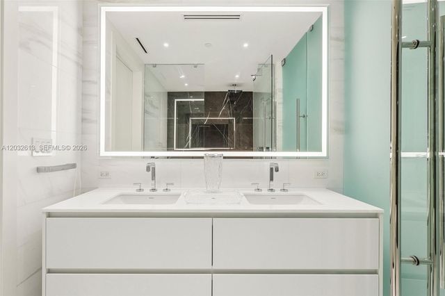 300 Biscayne Boulevard Way 3305W, Miami, FL 33131