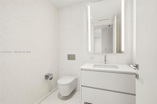 300 Biscayne Boulevard Way 3305W, Miami, FL 33131