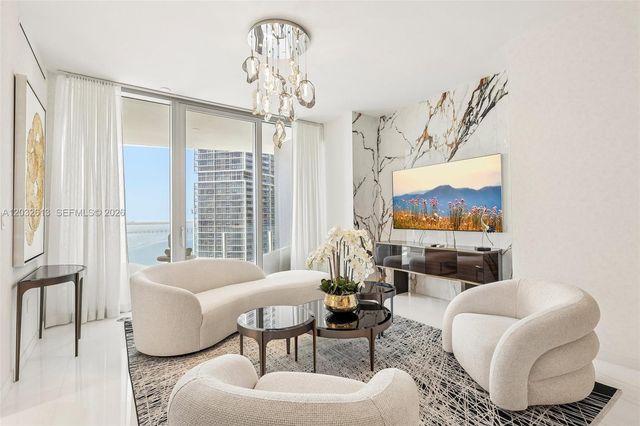 300 Biscayne Boulevard Way 3305W, Miami, FL 33131