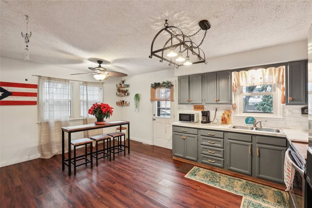 1008 N 8th Avenue E, Newton, IA 50208