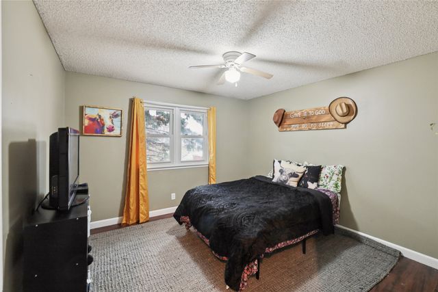 1008 N 8th Avenue E, Newton, IA 50208