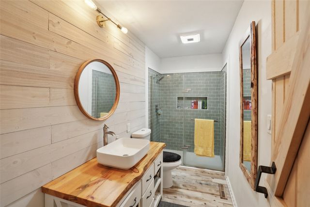 1008 N 8th Avenue E, Newton, IA 50208