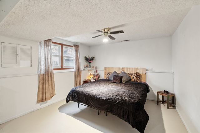 1008 N 8th Avenue E, Newton, IA 50208