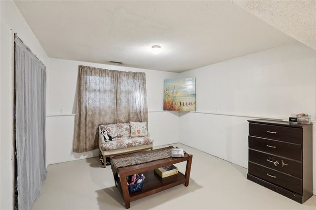 1008 N 8th Avenue E, Newton, IA 50208