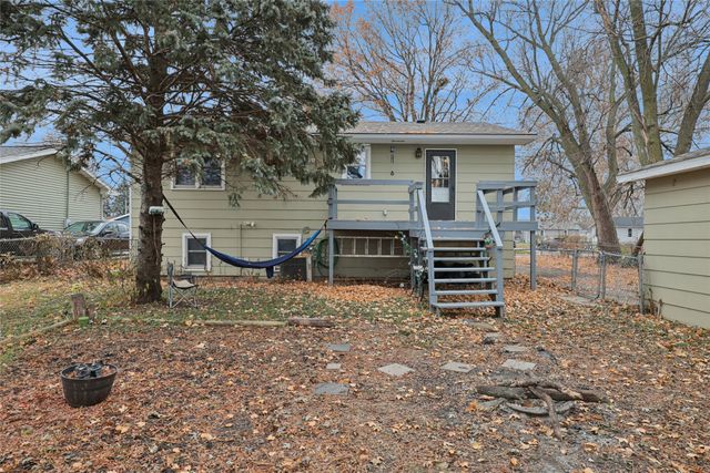 1008 N 8th Avenue E, Newton, IA 50208