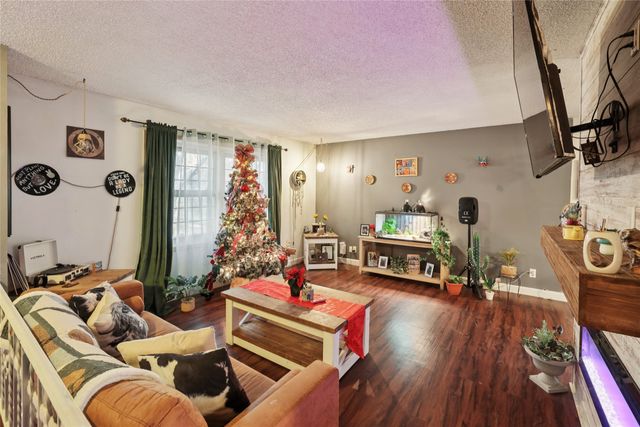 1008 N 8th Avenue E, Newton, IA 50208