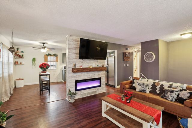 1008 N 8th Avenue E, Newton, IA 50208