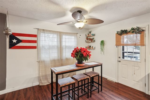 1008 N 8th Avenue E, Newton, IA 50208