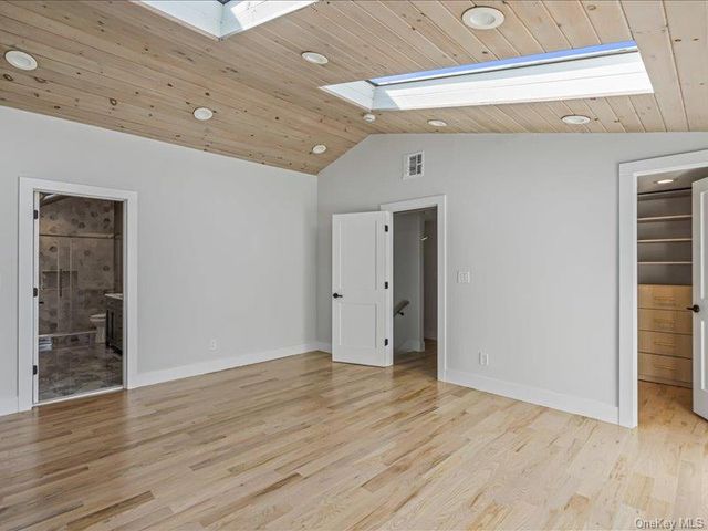 6 Slocum Avenue, Port Washington, NY 11050
