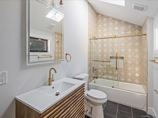 6 Slocum Avenue, Port Washington, NY 11050