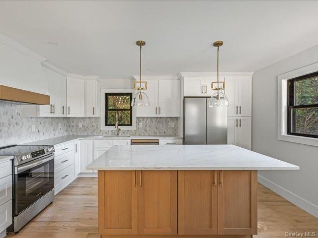 6 Slocum Avenue, Port Washington, NY 11050