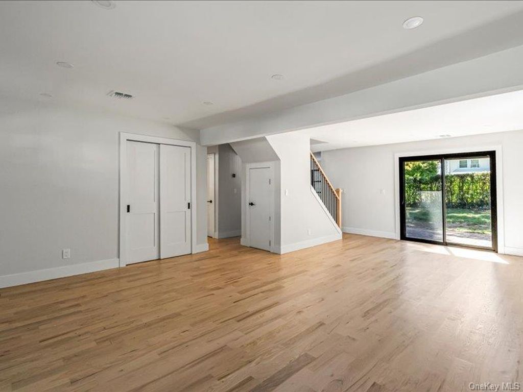 6 Slocum Avenue, Port Washington, NY 11050 — photo 4