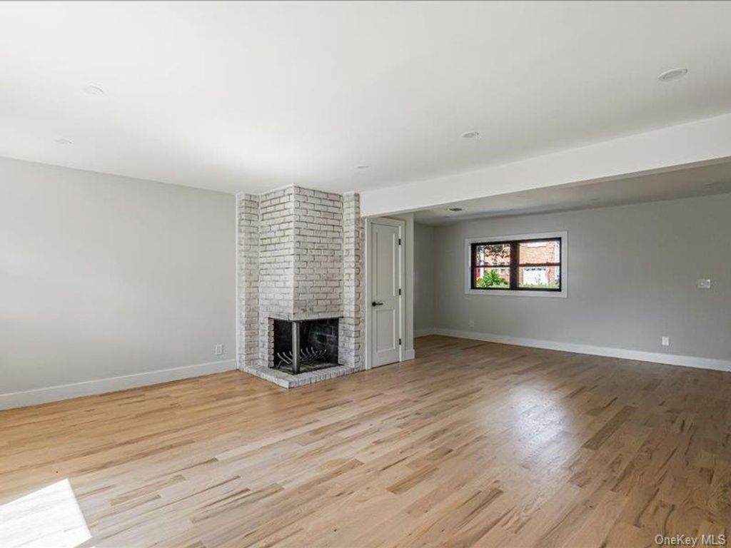 6 Slocum Avenue, Port Washington, NY 11050 — photo 5