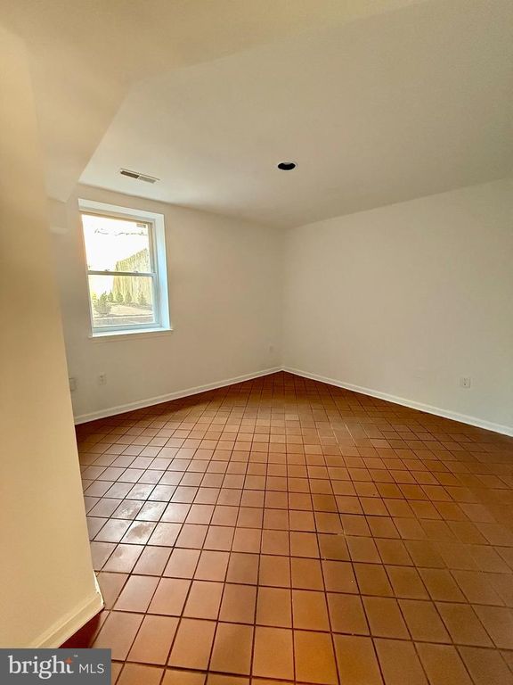 Image 12 of property listing at 1211 Q ST NW, Washington, DC 20009