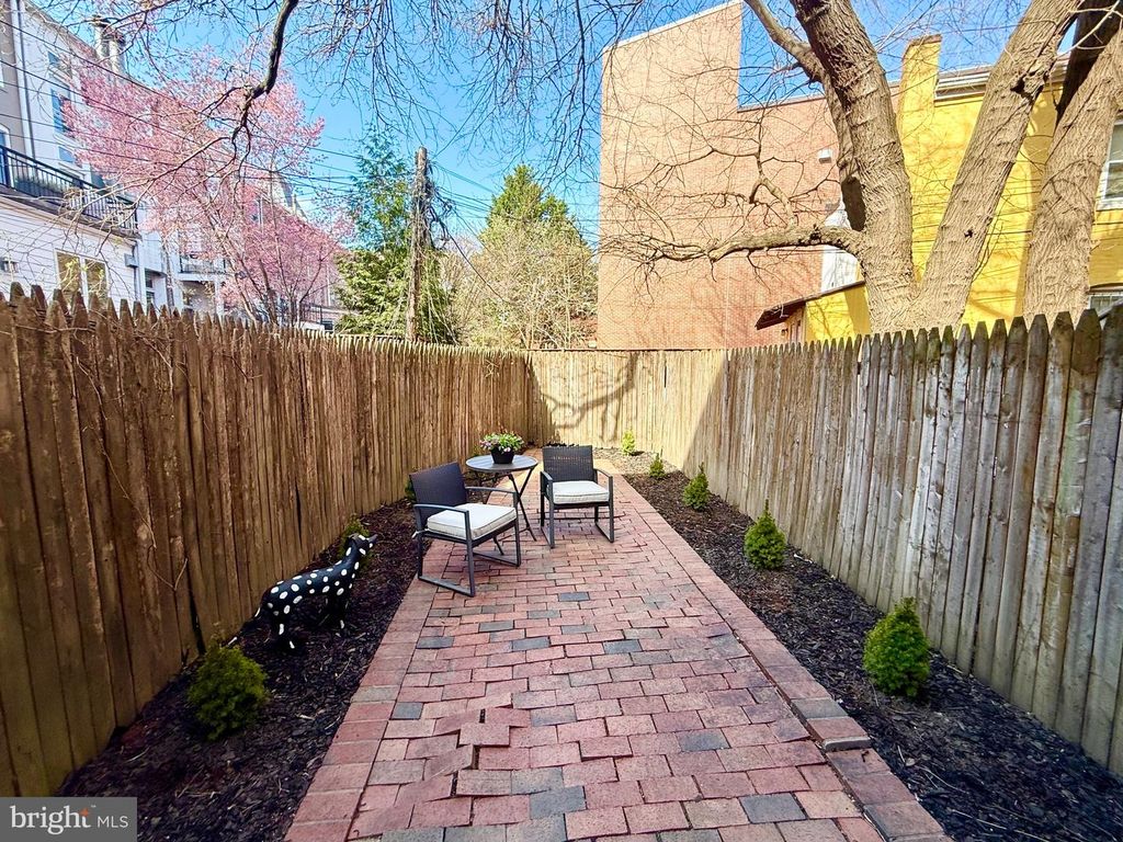 Image 23 of property listing at 1211 Q ST NW, Washington, DC 20009