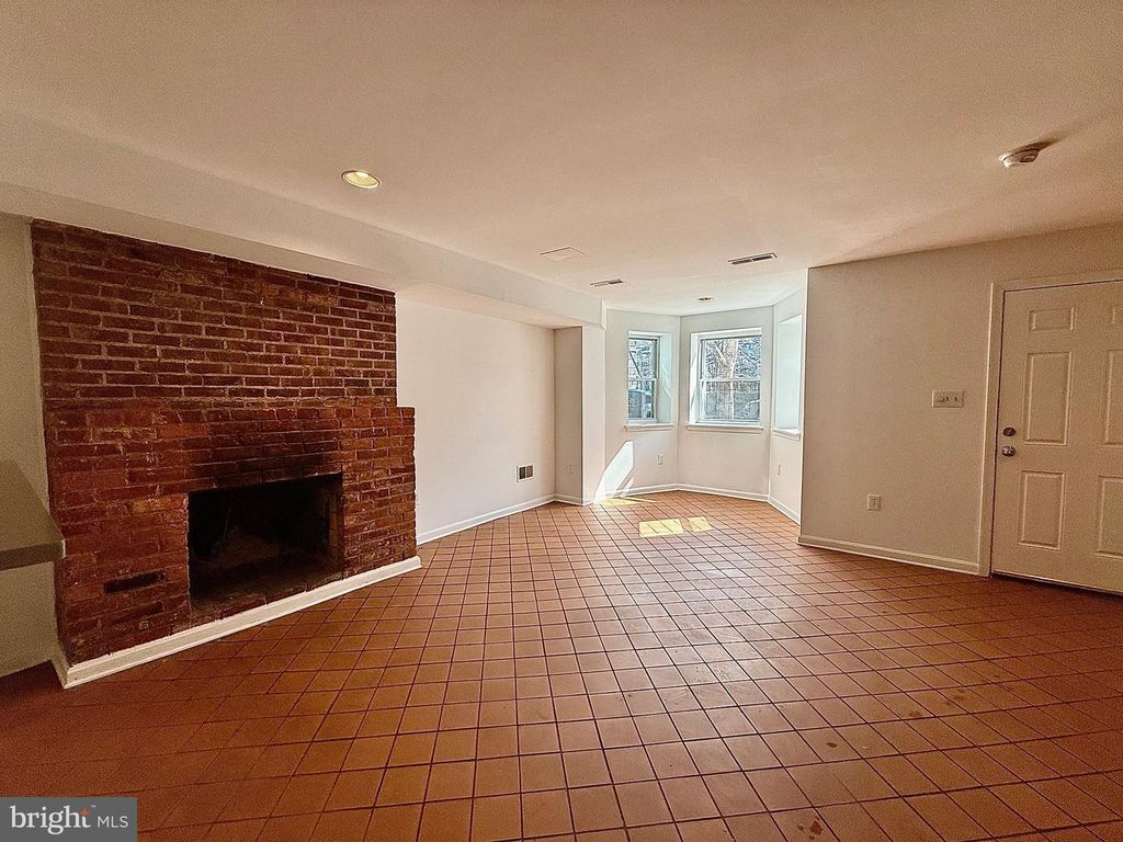 Image 5 of property listing at 1211 Q ST NW, Washington, DC 20009