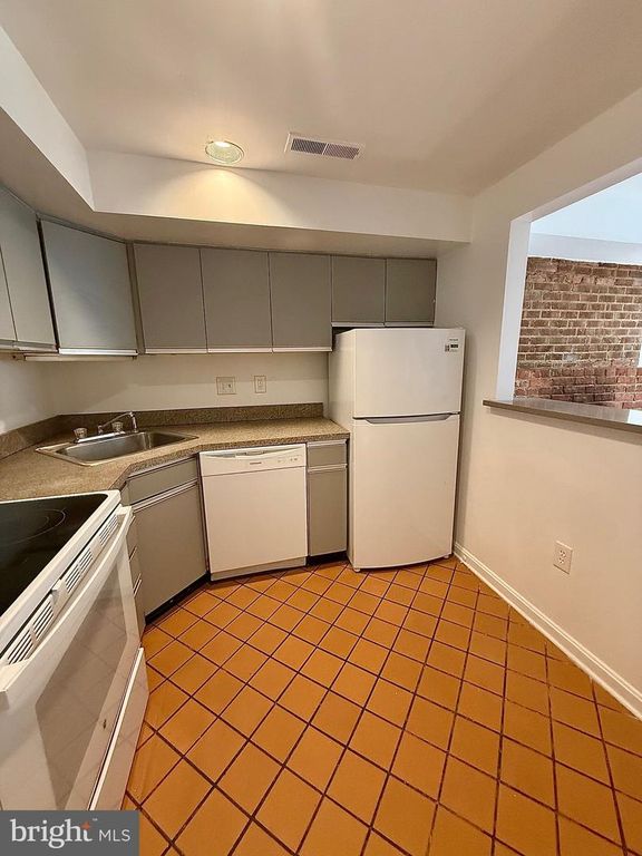 Image 6 of property listing at 1211 Q ST NW, Washington, DC 20009