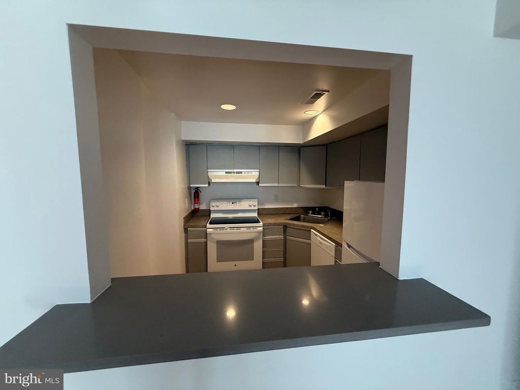 Image 8 of property listing at 1211 Q ST NW, Washington, DC 20009