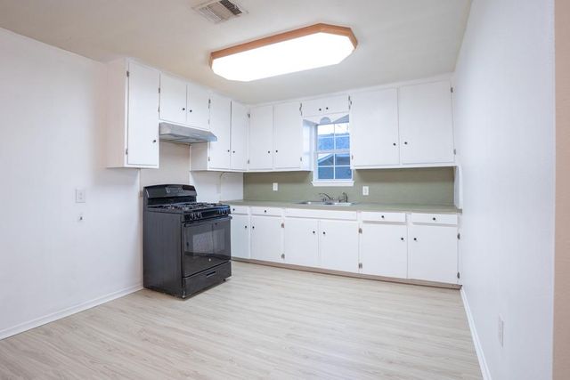 207 Harris ST, Elgin, TX 78621