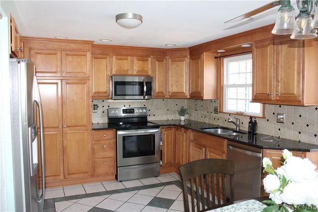 15 Inglesid Lane, Salina, NY 13090
