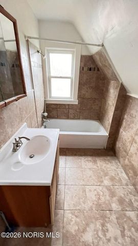 1912 Greenwood Avenue, Toledo, OH 43605