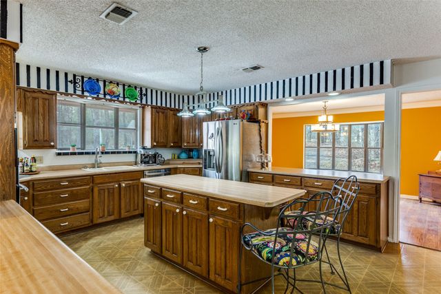 408 Pecan Court, Alvarado, TX 76009