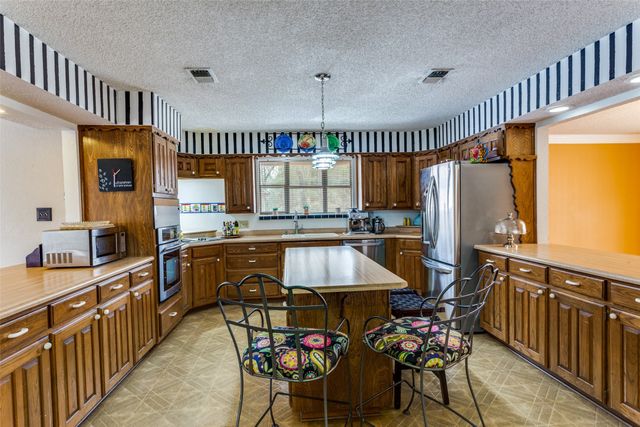 408 Pecan Court, Alvarado, TX 76009