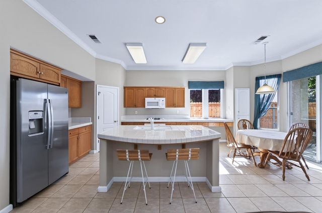 2644 Bellaire Avenue, Clovis, CA 93611