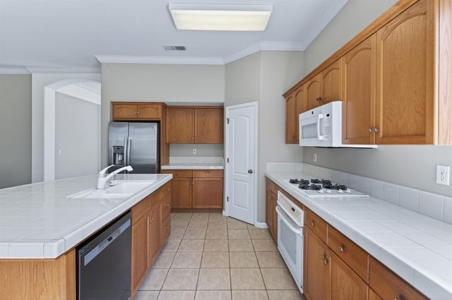 2644 Bellaire Avenue, Clovis, CA 93611