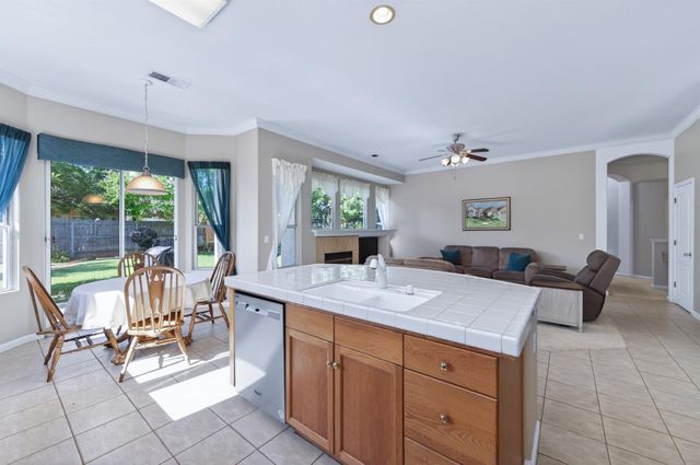 2644 Bellaire Avenue, Clovis, CA 93611