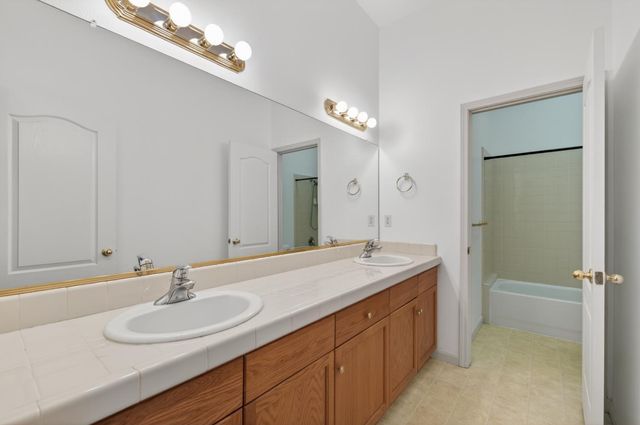 2644 Bellaire Avenue, Clovis, CA 93611