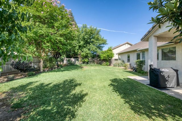 2644 Bellaire Avenue, Clovis, CA 93611