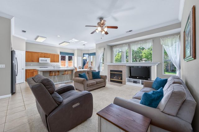 2644 Bellaire Avenue, Clovis, CA 93611