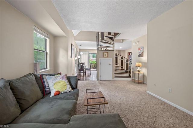 4048 Barkleaf DR, Virginia Beach, VA 23462