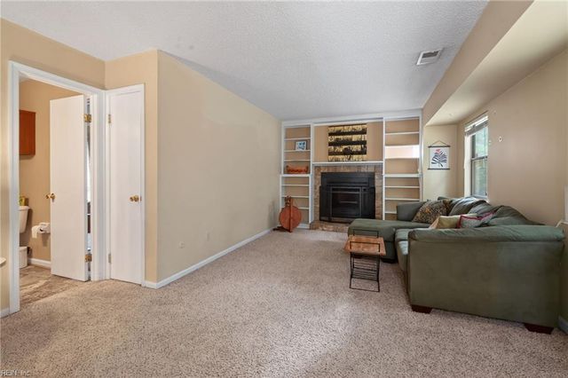 4048 Barkleaf DR, Virginia Beach, VA 23462