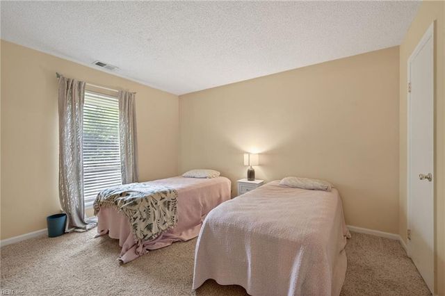 4048 Barkleaf DR, Virginia Beach, VA 23462