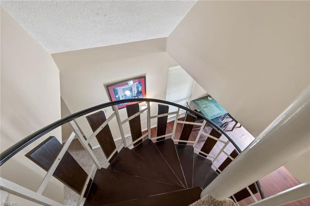 4048 Barkleaf DR, Virginia Beach, VA 23462