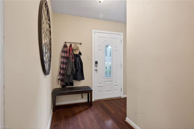 4048 Barkleaf DR, Virginia Beach, VA 23462