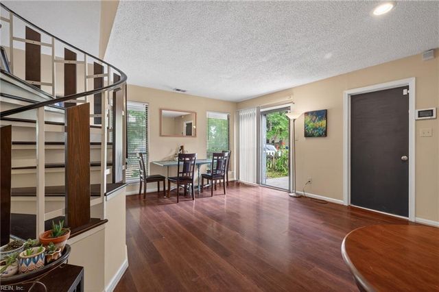4048 Barkleaf DR, Virginia Beach, VA 23462