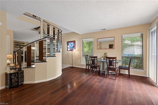 4048 Barkleaf DR, Virginia Beach, VA 23462