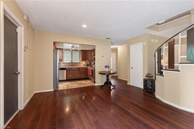 4048 Barkleaf DR, Virginia Beach, VA 23462