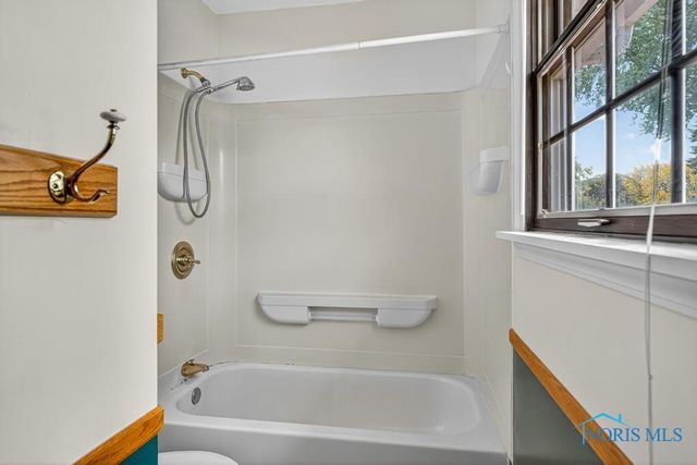 2155 Bishopsgate Drive, Toledo, OH 43614