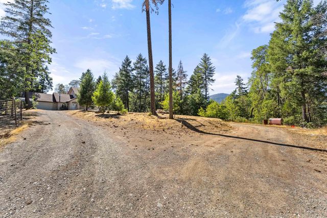2600 Draper Valley Road, Selma, OR 97538